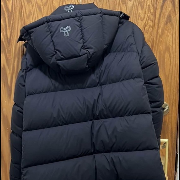 Aritzia Super Puff Mid - Picture 3 of 4